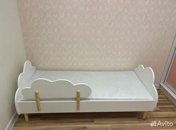 Детская кровать с бортиком