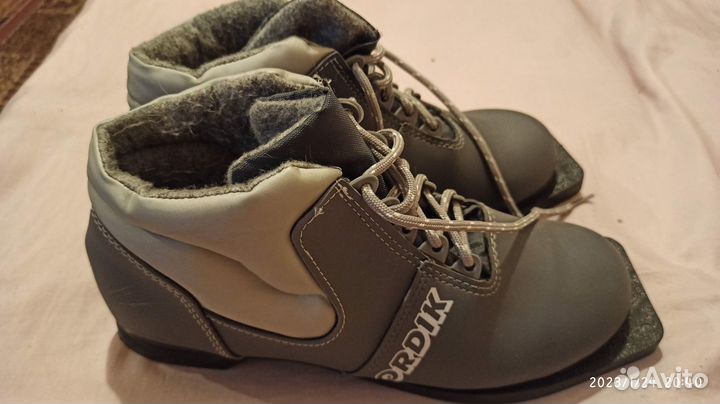 Лыжные ботинки