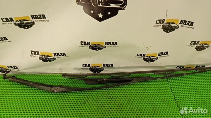 Поводок стеклоочистителя передний правый R