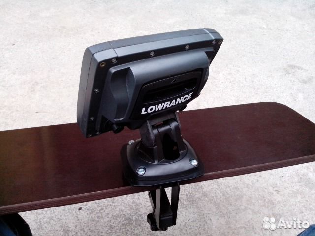 Крепление датчика и монитора эхолота