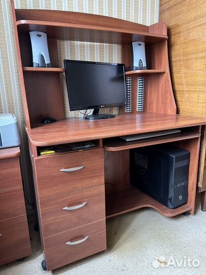 Компьютерный стол и тумба бу