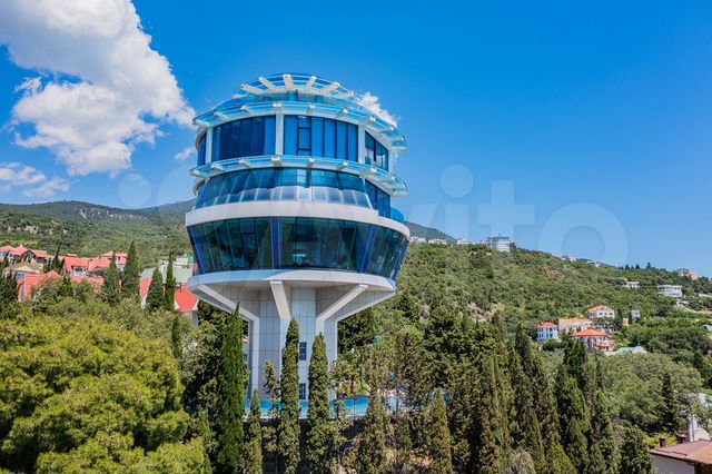 Дом 610 м² на участке 6,3 сот.