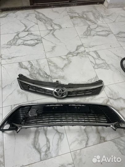 Решетка бампера toyota camry 55