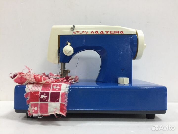 Детская швейная машинка. Ладушка. Лугань