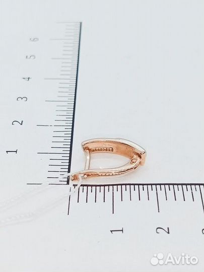 Серьги с синтетическим камнем Золото