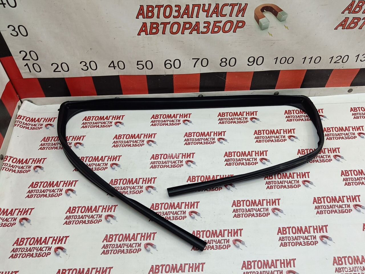 Уплотнитель стекла задний левый Voyah Dream