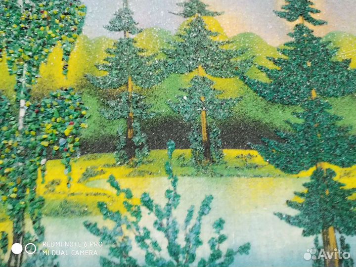 Панно настенное из камней лес и река