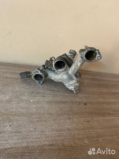 Корпус термостата Mitsubishi Galant 7 2.0 6A12