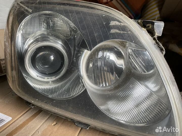 Правая передняя фара
