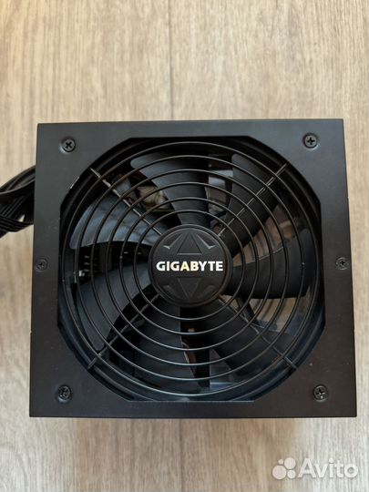 Блок питания Gigabyte G750H
