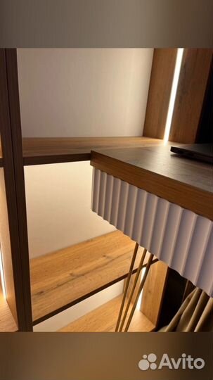 Детская рабочая зона у окна