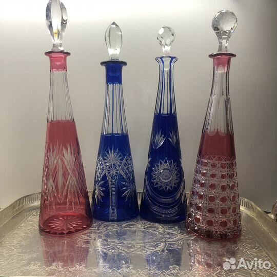 Четыре антикварных графина
