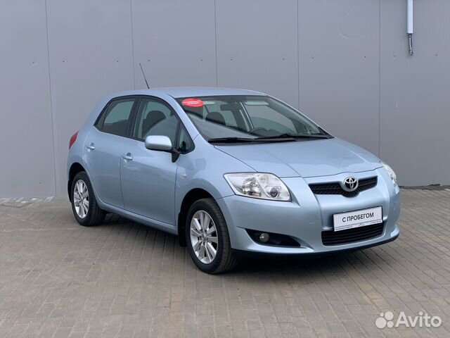 Toyota Auris 2008 спереди