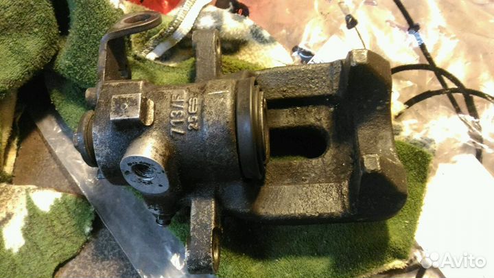 Супорт задний правый ситроен с 3 пикассо