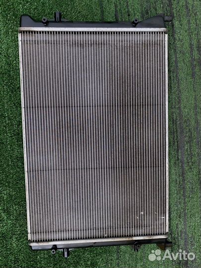 Радиатор охлаждения 32л Volkswagen Passat b6 3C2 3