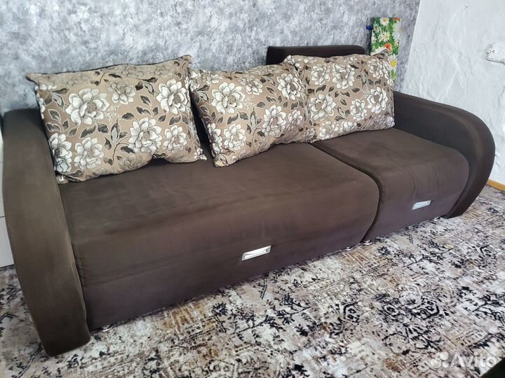 Большой диван