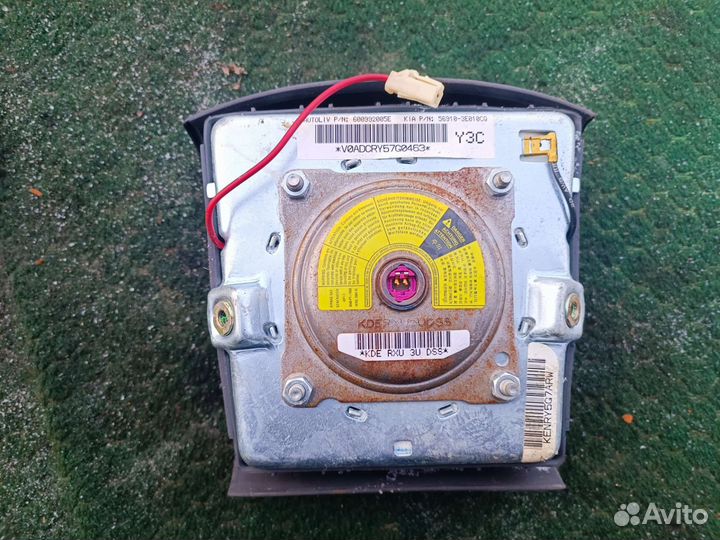 Подушка безопасности водителя Киа Соренто 1 2005 г