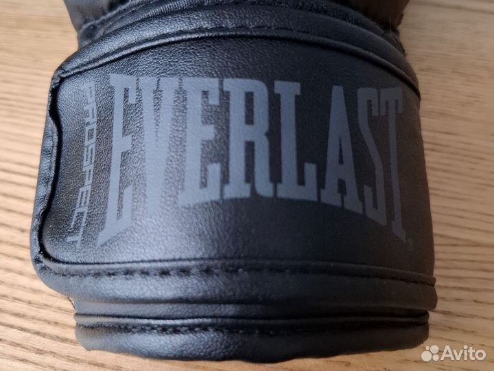 Боксерские перчатки 8 oz everlast