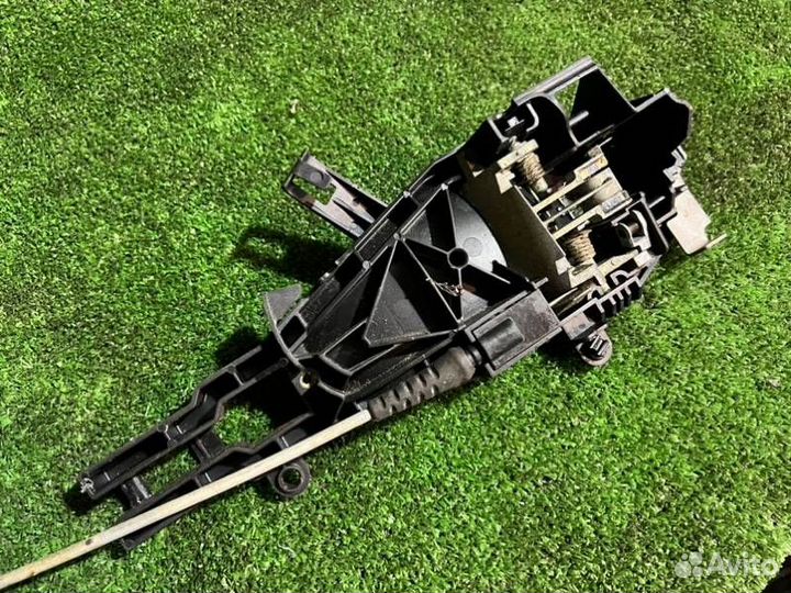 Кронштейн ручки передний правый Bmw E90