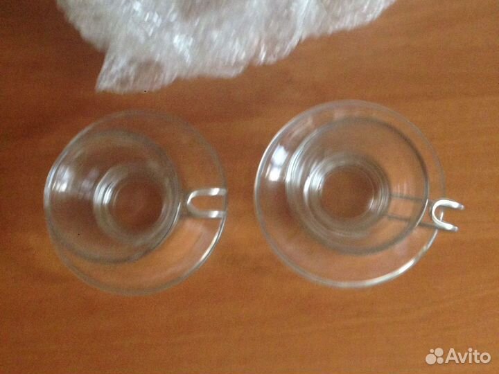 Кофейные чашки с блюдцами