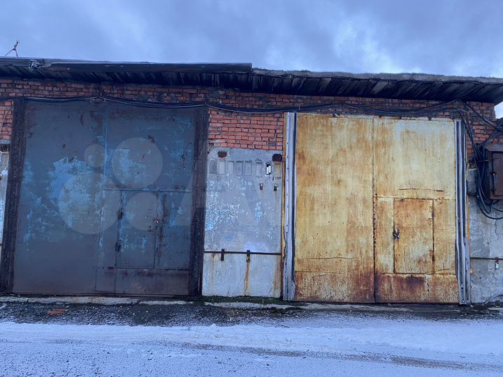 Гараж, > 30 м²