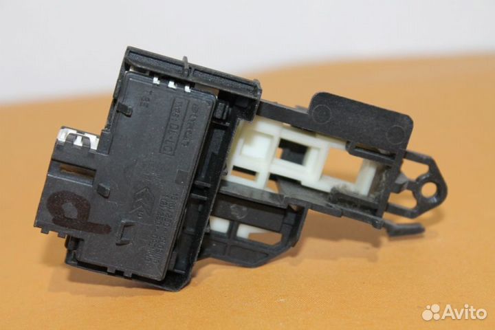 Устройство блокировки люка Electrolux 1084765013 б