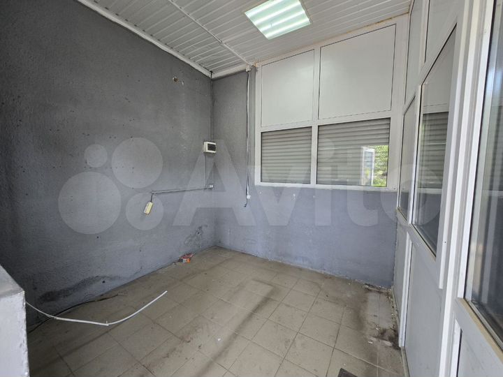 Мегатрафик. Табак, Магазин на остановка Степаняна