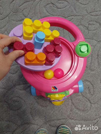 Каталка-ходунки с игровым конструктором