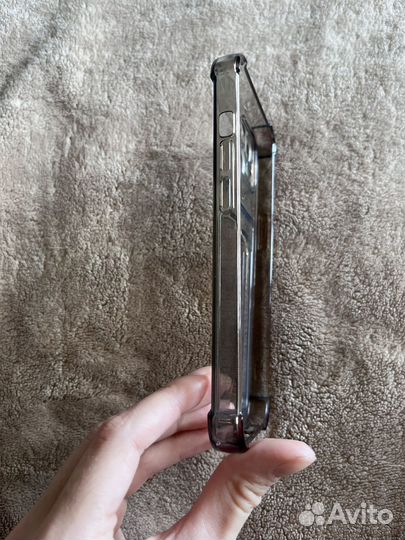 Чехол на iPhone 13 с карманом для карт