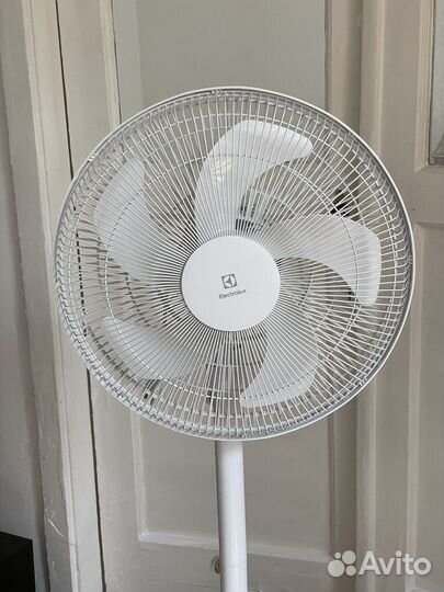 Вентилятор напольный electrolux eff-1005