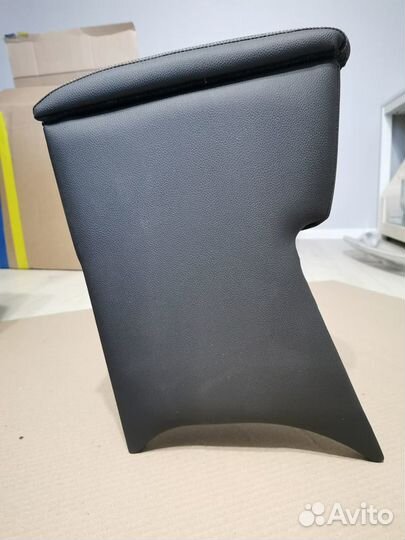 Подлокотник Toyota RAV 1