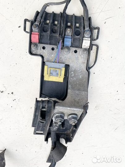 Блок предохранителей акб Peugeot 308