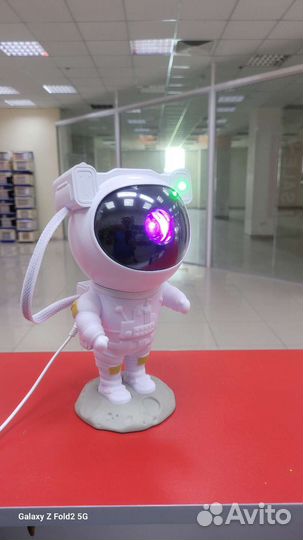 Космонавт- проектор (ночник)