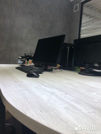 Три офисных стола из сосны касцины