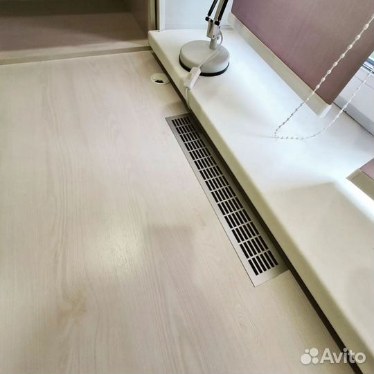 Детская рабочая зона у окна для двоих