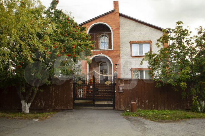 Дом 190,9 м² на участке 13,8 сот.