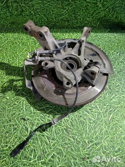 Кулак передний правый Рено Логан 2 1.6л 2016г