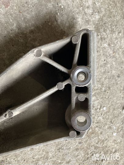 Крепление генератора Chevrolet Lacetti J200 /Cruze