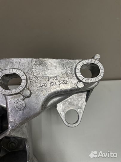 Кронштейн опоры двс правый Ауди А6 С6