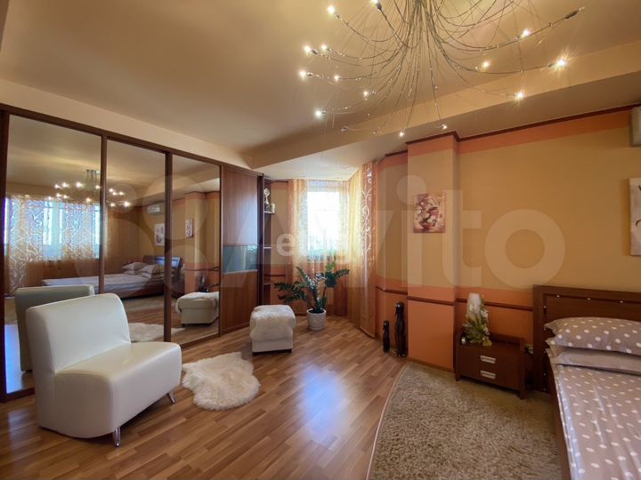 2-к. квартира, 81,3 м², 8/16 эт.