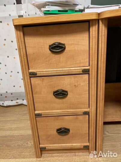 Угловой письменный стол