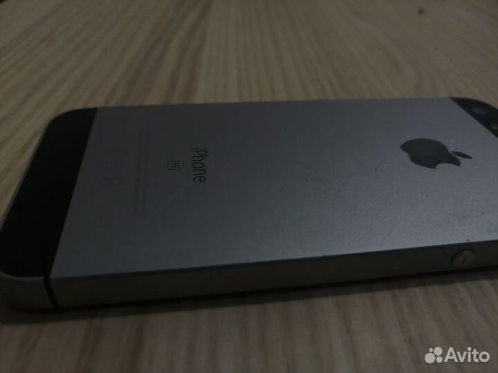 iPhone SE, 32 ГБ