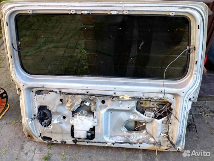 Стекло крышки багажника