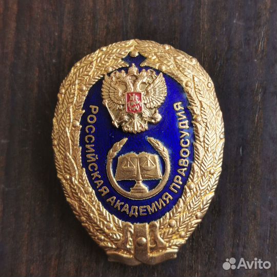 Знак нагрудный на винте 