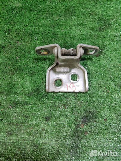 Петля двери Renault Logan