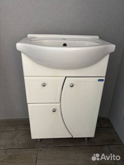Раковина с тумбой б/у