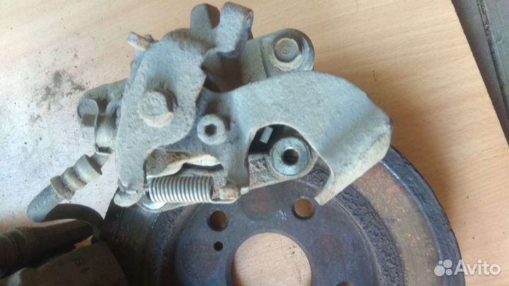 Суппорт задний Тойота Королла 150 Аурис