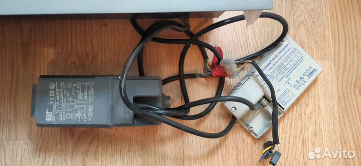 Галогеновая лампа четыре лампы в одном корпусе в р