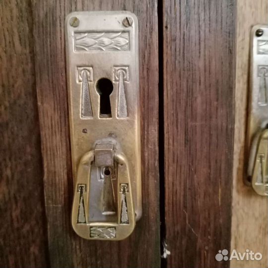 Антикварный шкаф буфет