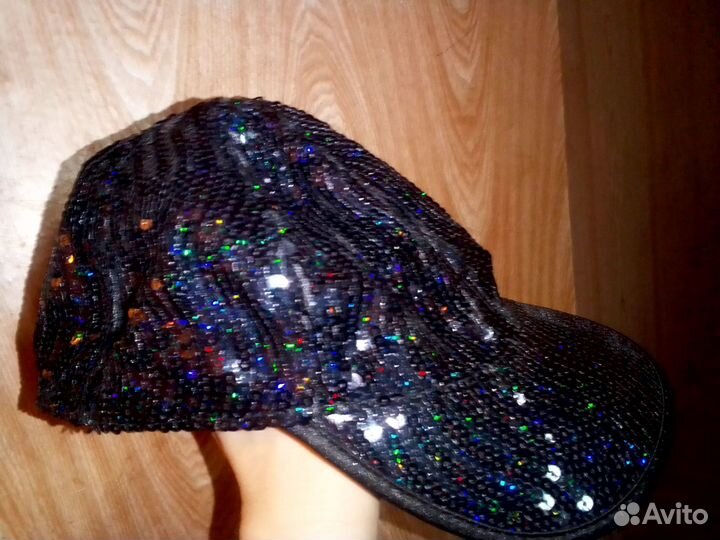 Бейсболка блестящая с паетками Новая
